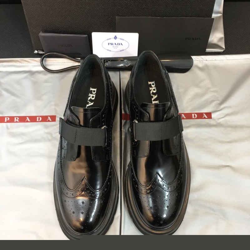Pra*a leather shoes